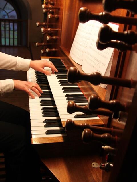 2026-01-19_15-17-51-bild_orgel_kostenlos_pixabay_organ-7103542_640